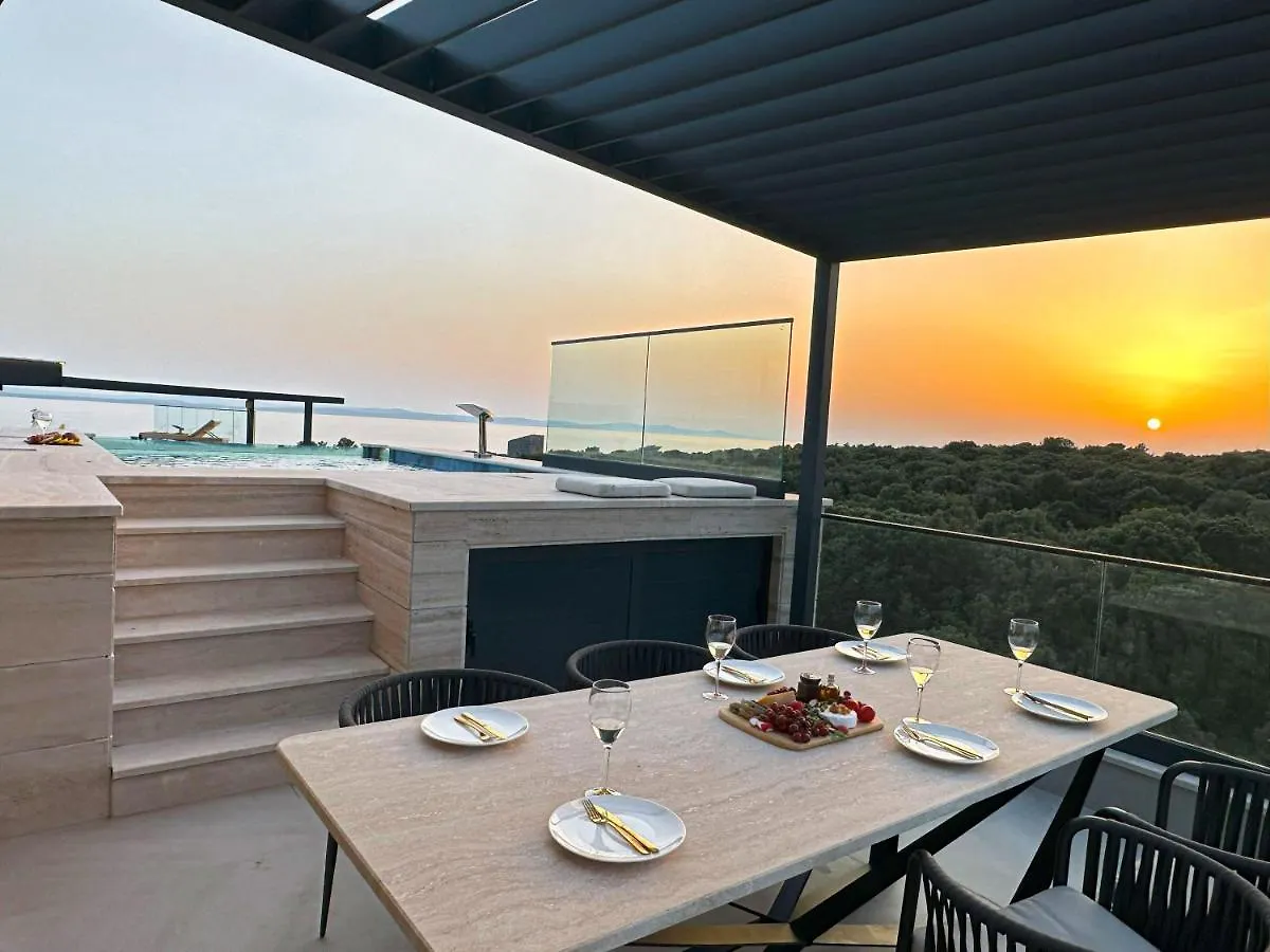 Penthouse Amethyst With Rooftop Pool Kožino 크로아티아
