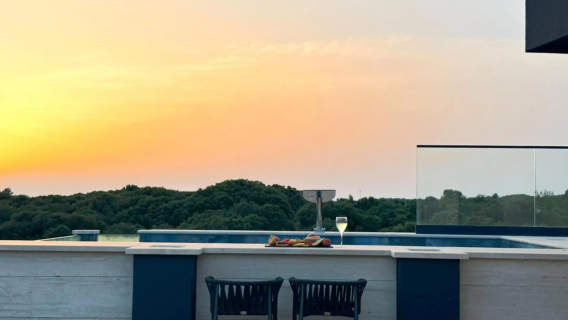 Penthouse Amethyst With Rooftop Pool Kožino