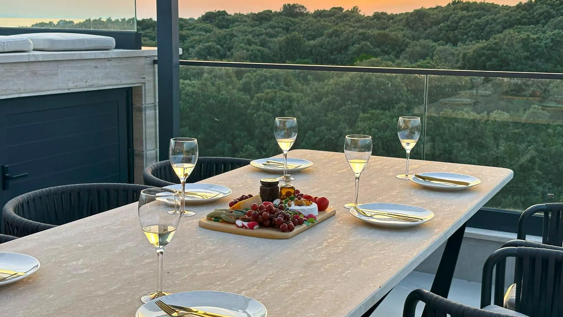 Penthouse Amethyst With Rooftop Pool Kožino